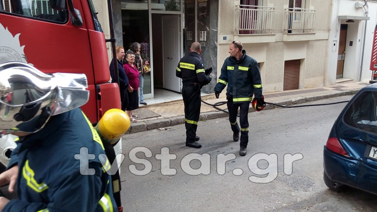 Λαμία: Ξέσπασε φωτιά σε διαμέρισμα στο κέντρο