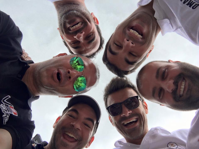 Χαμόγελα από Έλληνες συμμετέχοντες...