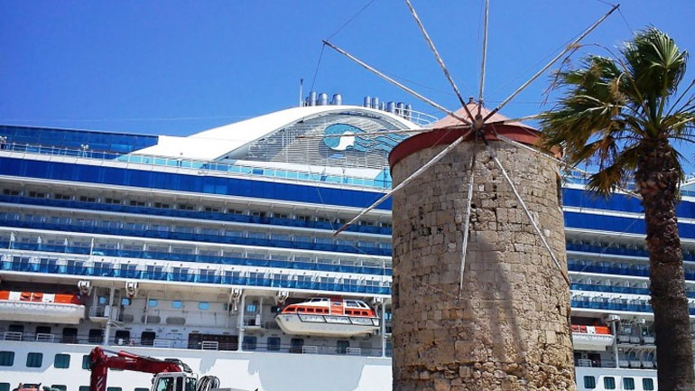 Θα καταπλεύσουν 33 κρουαζιερόπλοια τον Μάιο στο λιμάνι της Ρόδου
