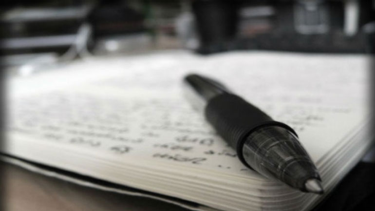 Αντιδρούν εκατοντάδες δημοσιογράφοι στην 48ωρη απεργία στα ΜΜΕ