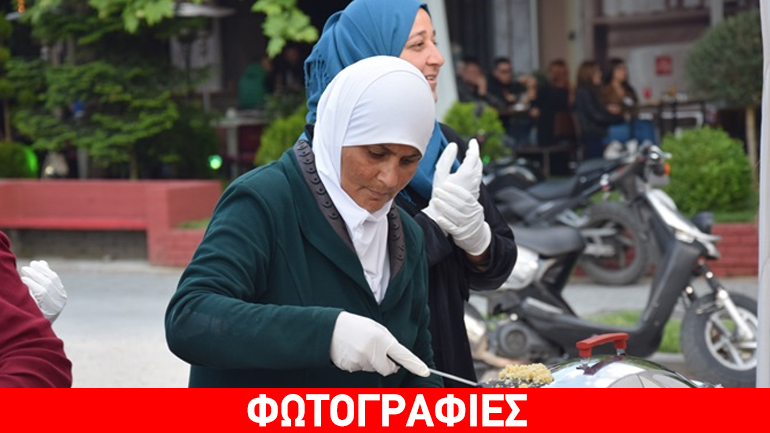 Σύροι πρόσφυγες και Έλληνες μαγειρεύουν στην Αλεξάνδρεια