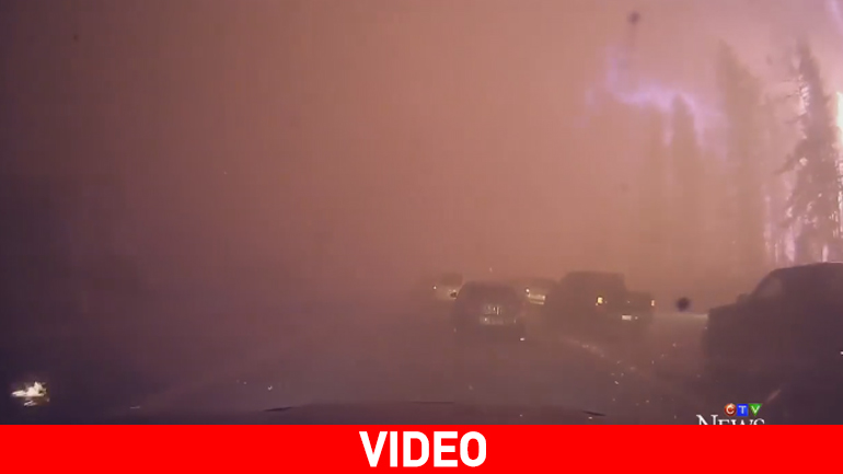 Οδηγώντας μέσα στην πύρινη λαίλαπα Οδηγώντας μέσα στην πύρινη λαίλαπα