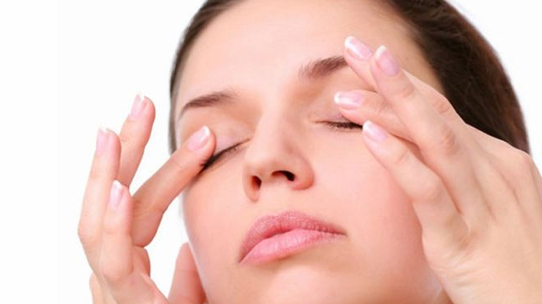 Πείτε «αντίο» στους μαύρους κύκλους με 5 διαφορετικούς φυσικούς τρόπους!