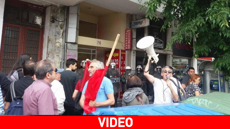 Ένταση και χημικά έξω από τα γραφεία του ΣΥΡΙΖΑ στη Θεσσαλονίκη