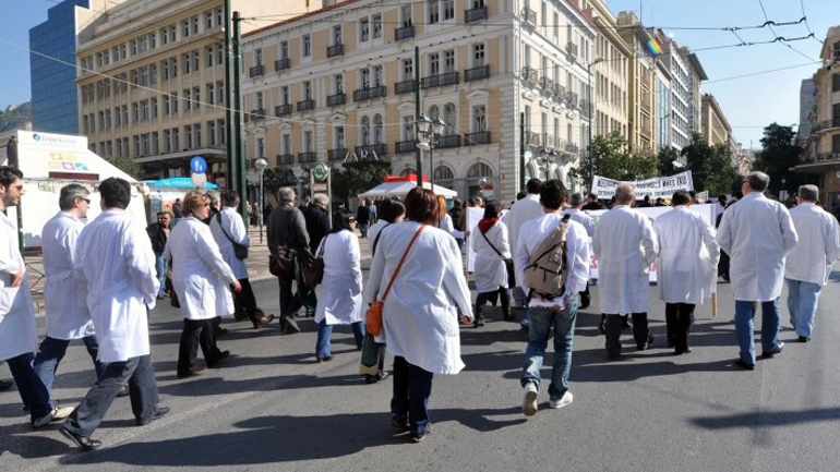 ΙΣΑ: Πειθαρχική δίωξη σε όσους ιατρούς-βουλευτές ψηφίσουν το ασφαλιστικό