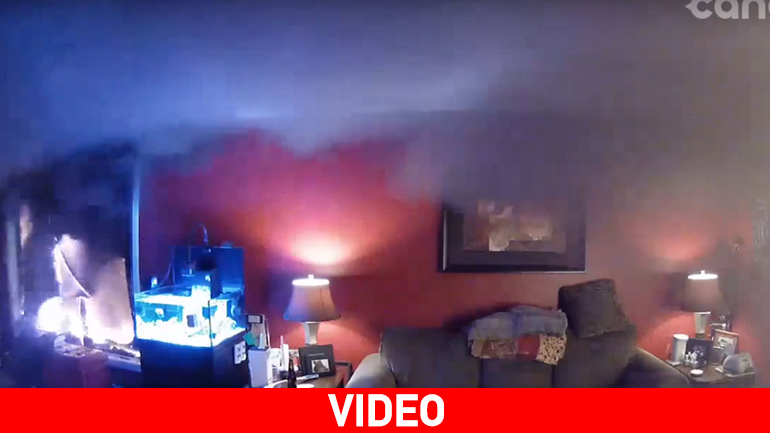 Καναδάς: Είδαν το σπίτι τους να καίγεται μέσω της webcam Καναδάς: Είδαν το σπίτι τους να καίγεται μέσω της webcam