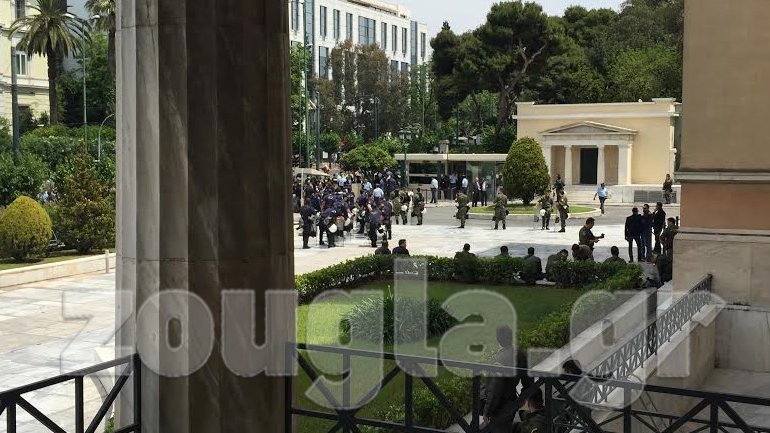 «Αστακός» η Βουλή