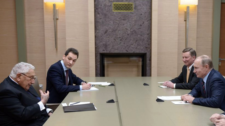 Ραντεβού κεκλεισμένων των θυρών Ραντεβού κεκλεισμένων των θυρών