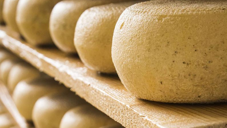 Βρετανία: Πέρασε οκτώ ώρες παγιδευμένος κάτω από τόνους τυριού