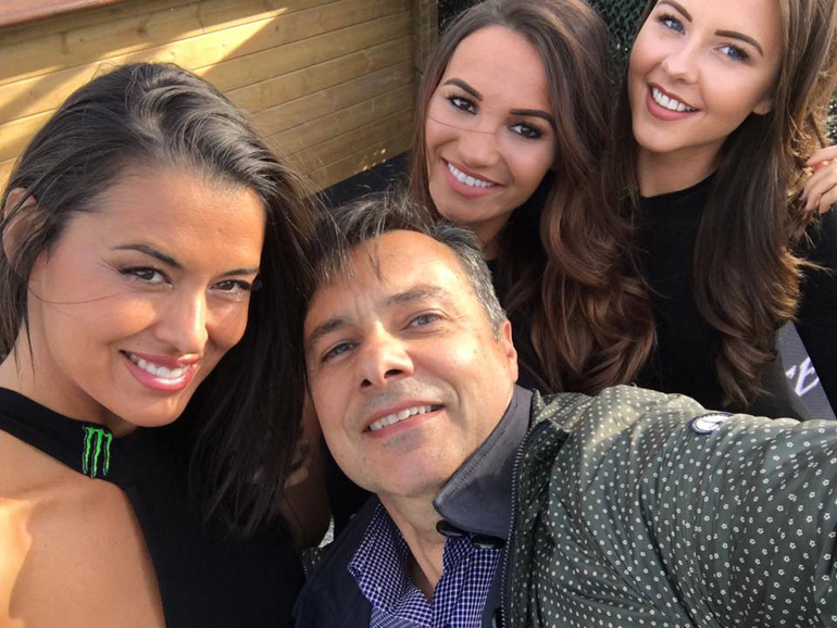 O Δημήτρης Διατσίδης και τα... μοντέλα του!!!