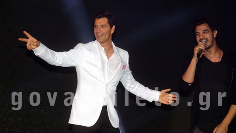 Παρέλαση αστέρων στην εκρηκτική πρεμιέρα του Σάκη Ρουβά