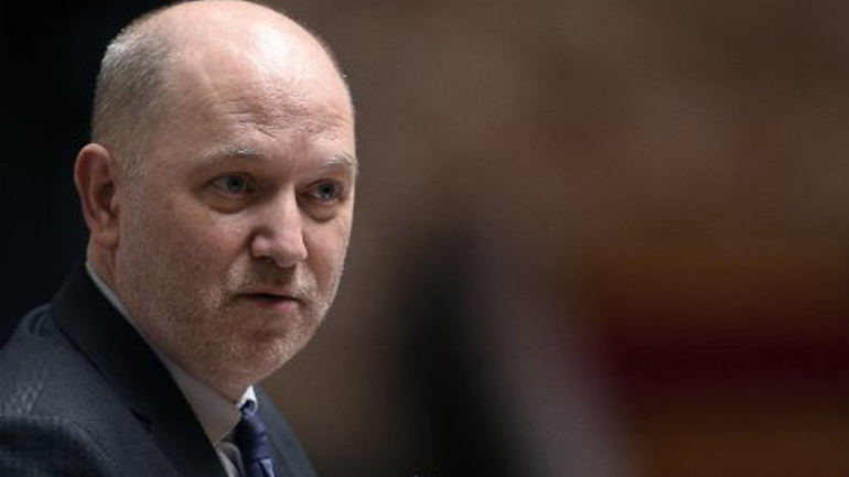 Ροζ σκάνδαλο με παραίτηση στη Γαλλία