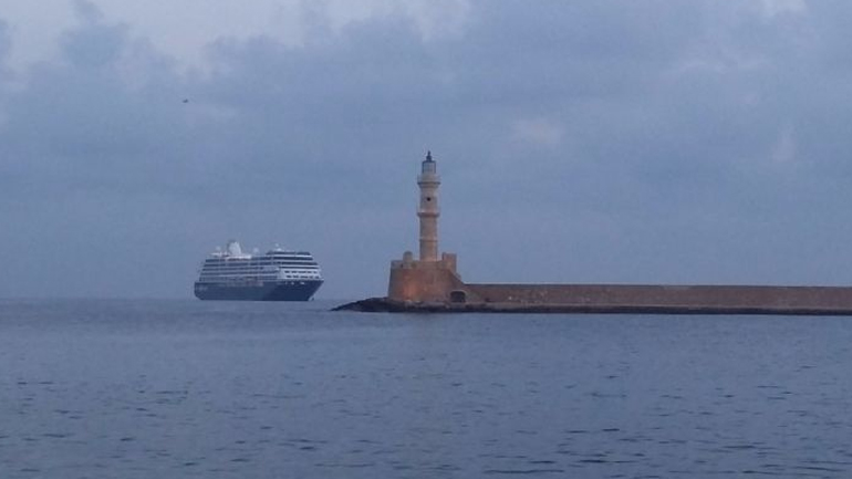 Στα Χανιά αγκυροβόλησε το επιβλητικό «Azamara»