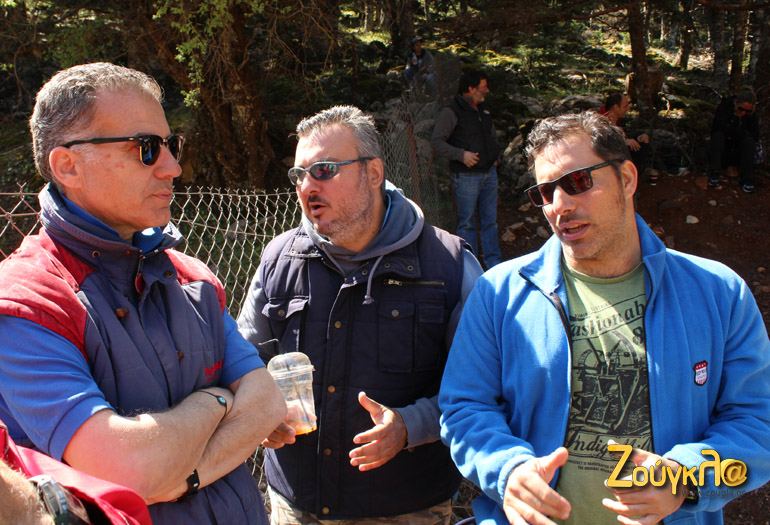 Φωτογραφία που δημοσιεύουμε για να μπορούν οι φαν του Αγγελίδη να λένε πως ήταν και αυτοί εκεί - μαζί του!!!