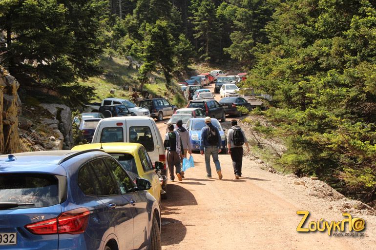 Τεράστιο πάρκινγκ στο... βουνό