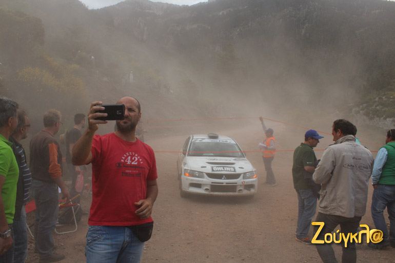 Άλλος μένει και άλλος βγάζει selfie!!!