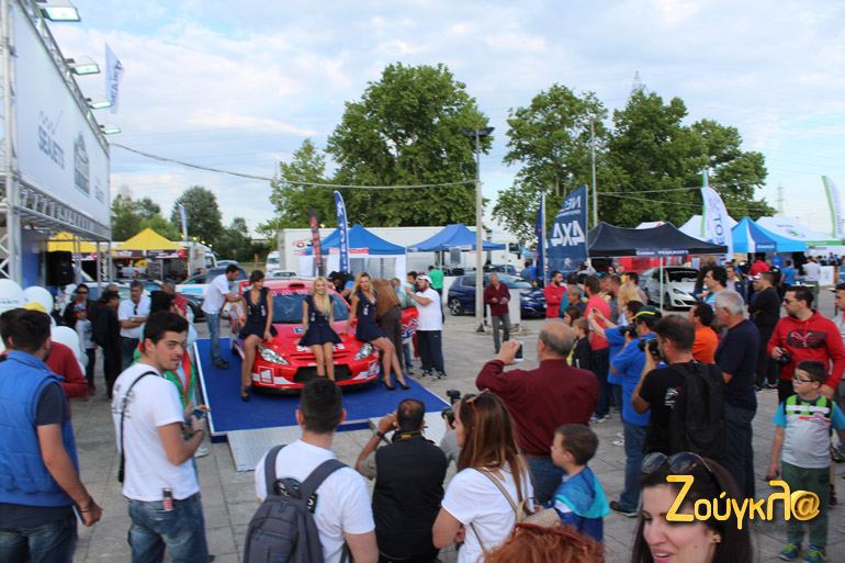 Φωτιά πήραν οι φωτογραφικές μηχανές...