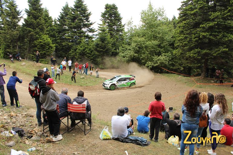 Καρεκλίτσα, φωτογραφίες και... σαντουιτσάκι για το τέλειο θέαμα!