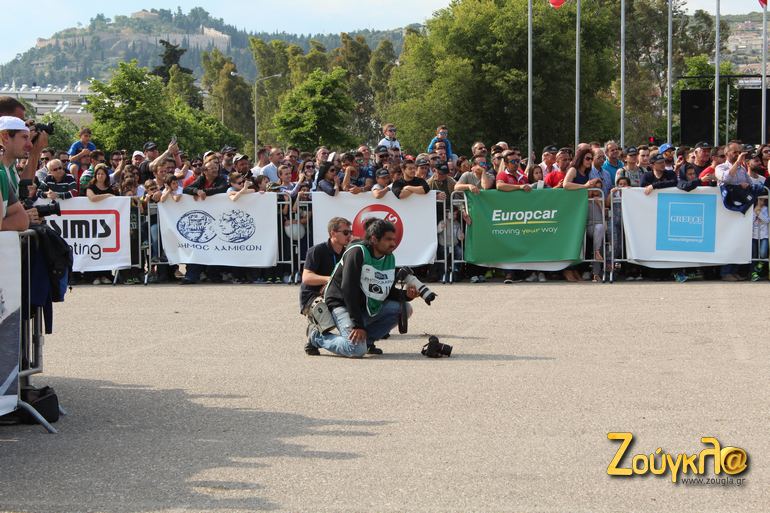 O Γιάννης Αλμπανέλης έτοιμος να απαθανατίσει τους κορυφαίους...