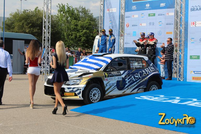 Απονομή χωρίς... κορίτσια δεν γίνεται