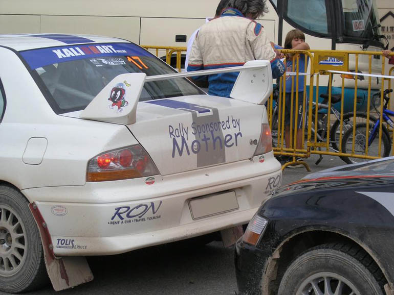 Χορηγός η... μαμά!!!