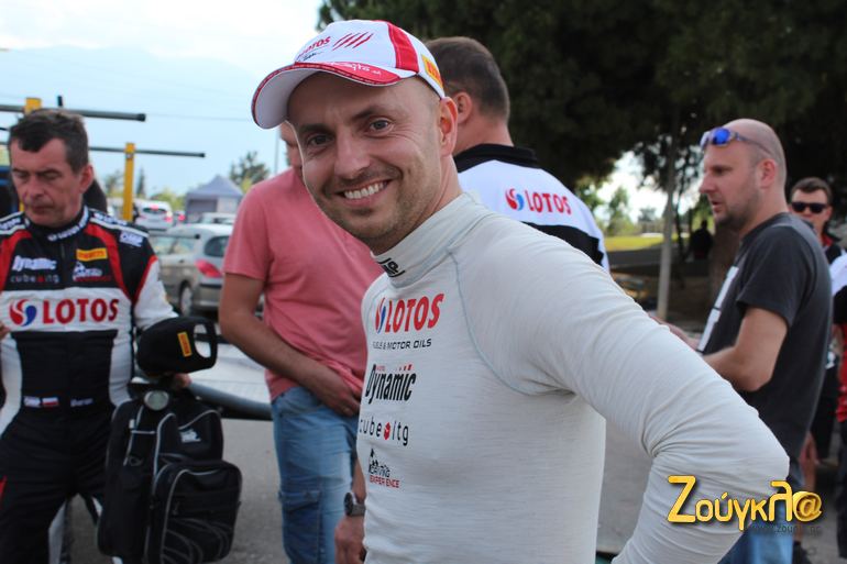 Πάντα με το χαμόγελο ο Kajetanowicz, παρά το γεγονός ότι τερμάτισε στην 8η θέση λόγω.... τούμπας!
