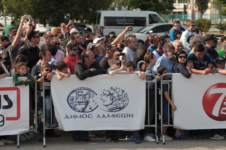 Πολύς κόσμος στον τερματισμό...