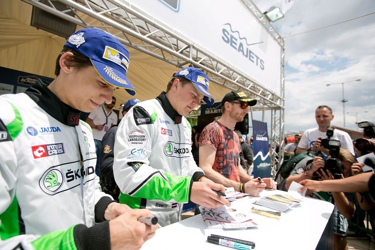 Αυτόγραφα για τους φίλους του ERC..,