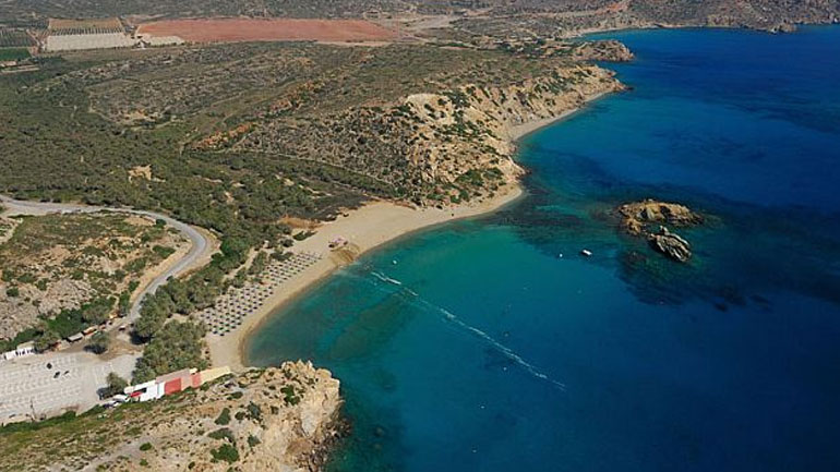 Φρενάρουν τουριστική επένδυση στην εξωτική παραλία στον Όρμο του Βάι