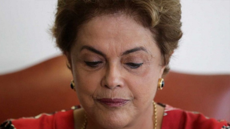 Στο Ανώτατο Δικαστήριο η Ρούσεφ για να ακυρώσει τη διαδικασία παραπομπής της