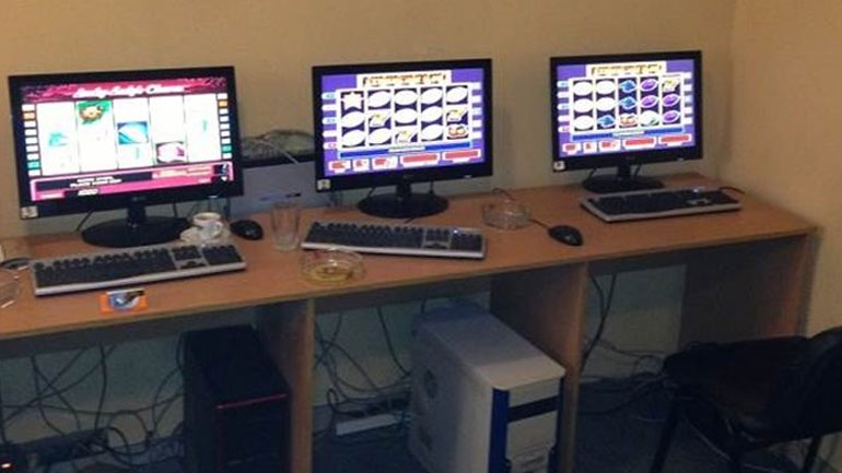 Καβάλα: Δύο συλλήψεις για «φρουτάκια» σε ίντερνετ καφέ