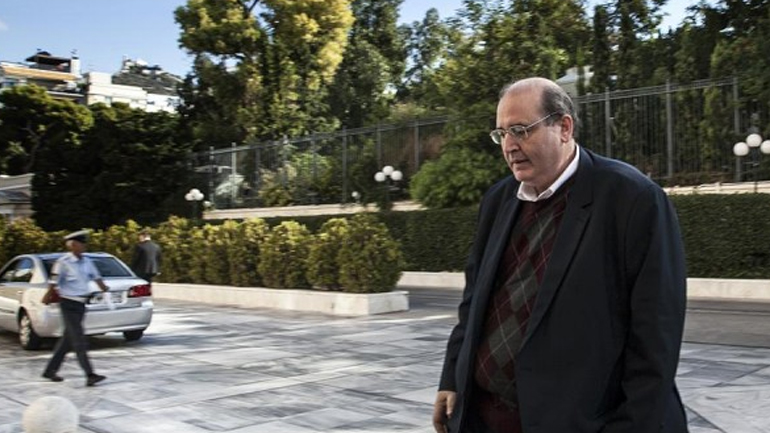 Φίλης για Αμβρόσιο: Υπάλληλος που διασύρει την Εκκλησία