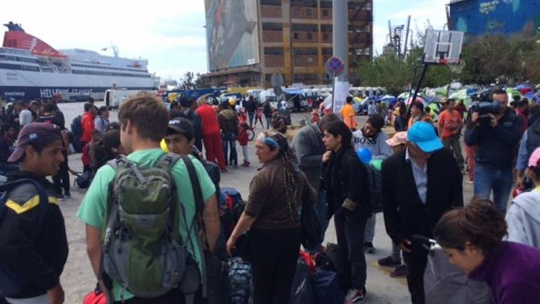 Μεταφορά προσφύγων από τον Πειραιά στις Θερμοπύλες