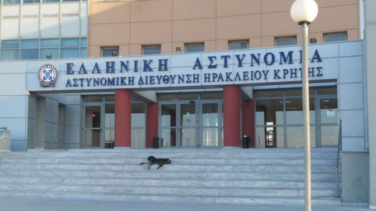 Ηράκλειο: Αστυνομικοί και κρατούμενοι καθαρίζουν το Μέγαρο