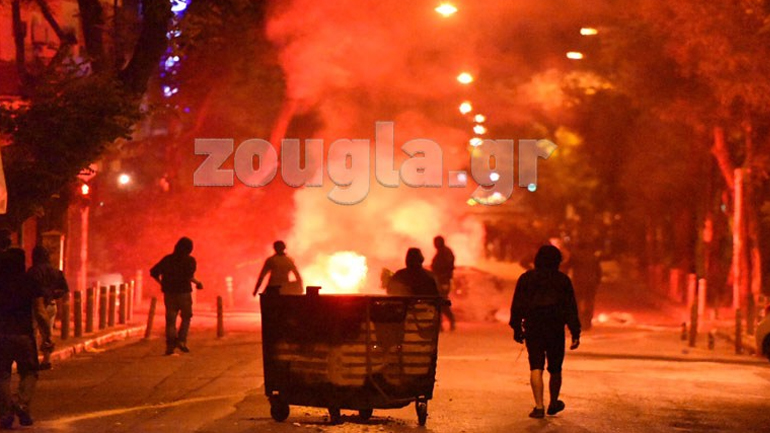 Βουλευτές του ΣΥΡΙΖΑ θέτουν ζήτημα απαγόρευσης χρήσης χημικών και δακρυγόνων Βουλευτές του ΣΥΡΙΖΑ θέτουν ζήτημα απαγόρευσης χρήσης χημικών και δακρυγόνων