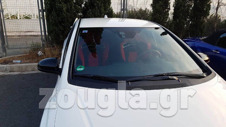 Μπάκετ καθίσματα για κορυφαία πλευρική στήριξη..