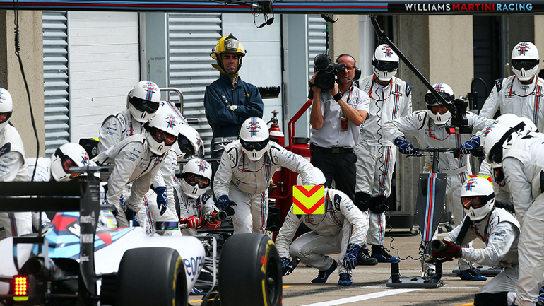 Η Williams F1 εκπαιδεύει νοσοκόμες για να σώζουν μωρά!