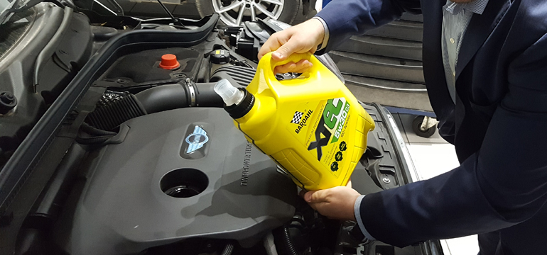 Η αλλαγή λαδιών και τα service στην ώρα τους παίζουν το ρόλο τους...