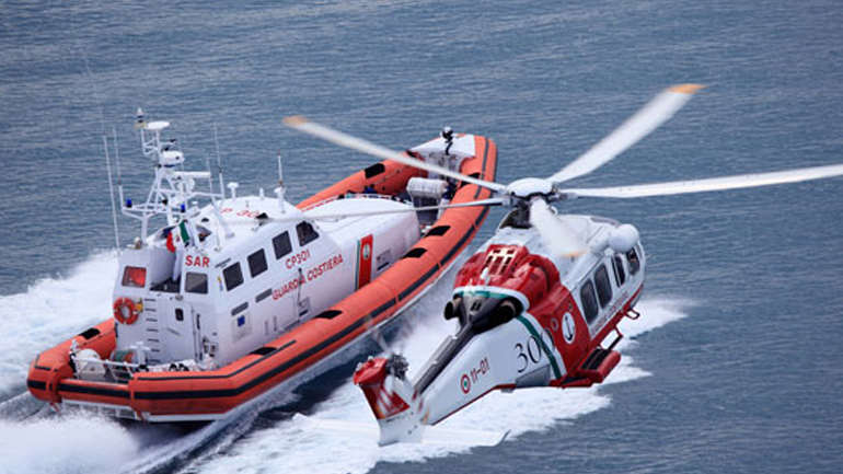 Το ιταλικό λιμενικό σώμα διέσωσε σχεδόν 900 πρόσφυγες