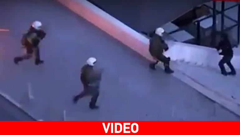 Απομάκρυναν από τα ΜΑΤ τους αστυνομικούς στους οποίους «αποκαλύφθηκε» ο κουκουλοφόρος