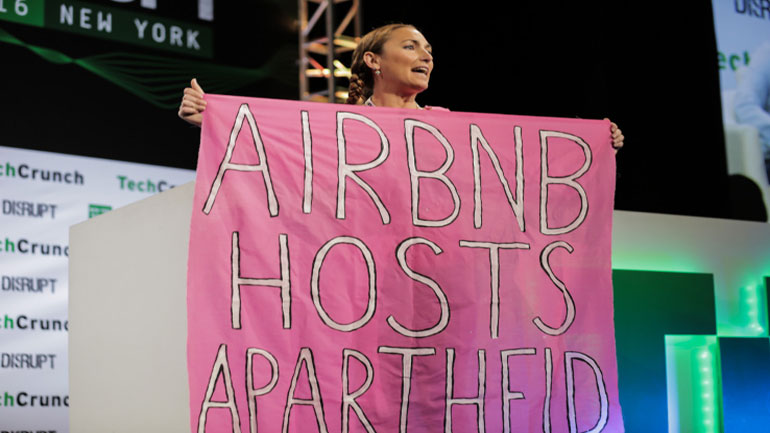Σφοδρή κριτική προς την πλατφόρμα Airbnb: Ενοικιάζονται σπίτια στους παράνομους ισραηλινούς εποικισμούς