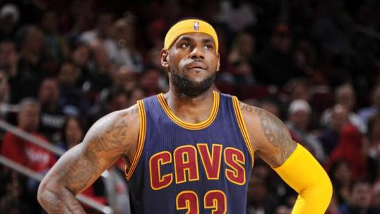 ΛεΜπρόν: «Λάθος να πάει πιο πίσω το τρίποντο»