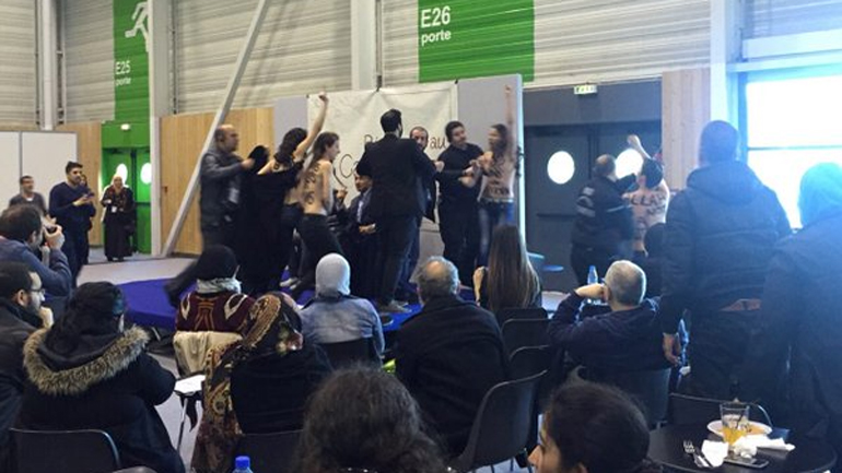 Γαλλία: Ακτιβίστριες της Femen διέκοψαν την ομιλία ισλαμολόγου