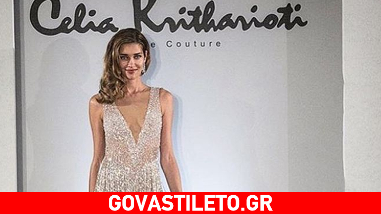 Η Άνα Μπεατρίζ Μπάρος στην πασαρέλα του fashion show της Σήλιας Κριθαριώτη