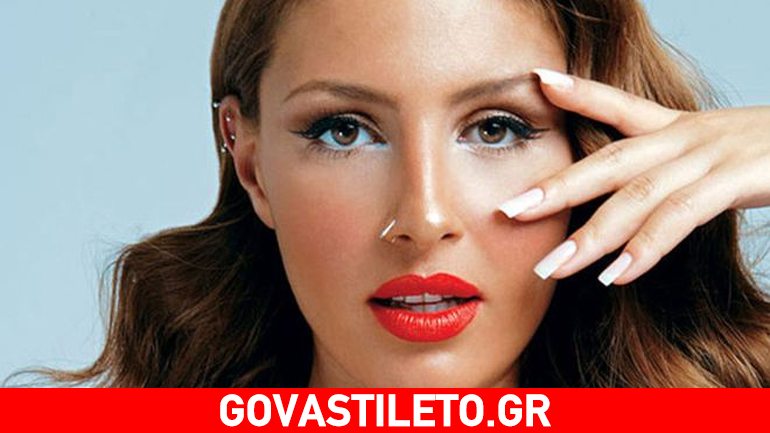 Έλενα Παπαρίζου: Στο πλευρό των προσφύγων!