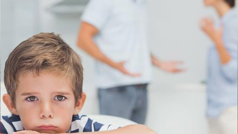 Συνήθειες των γονιών που κάνουν κακό στα παιδιά