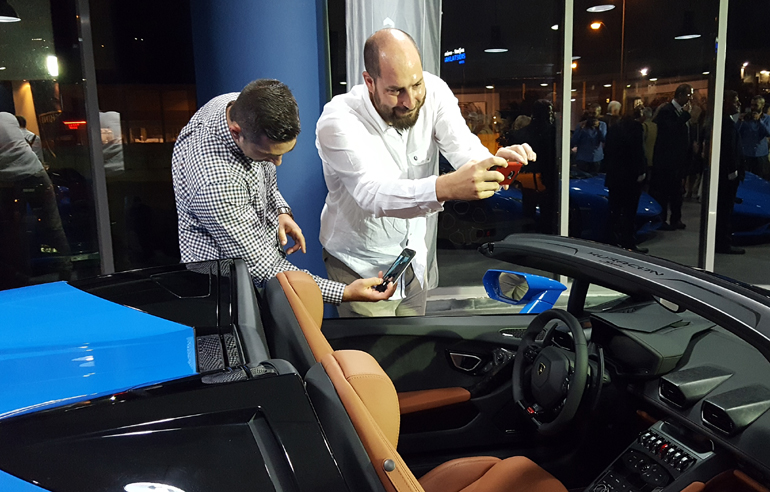 H ομάδα του autoblog μάχεται για το ποιος θα τραβήξει την καλύτερη φωτογραφία! 