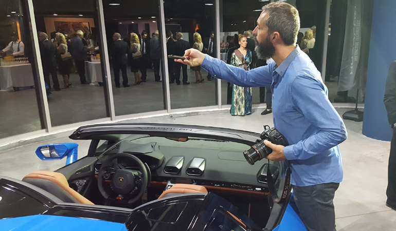 Ο φωτογράφος Σπύρος Κανατάς κάνει τα... τρελά του!