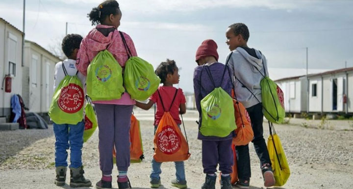 Προσφυγόπουλα του κέντρου φιλοξενίας στη Βέροια μαθαίνουν ελληνικά