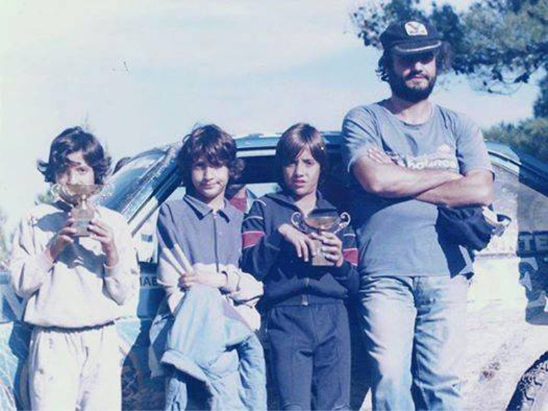 Η οικογένεια 'Ιαβέρη' ή... Τάσου Μαρκουίζου (δεξιά ο μπαμπάς!)